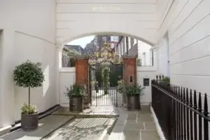 outside image of the Montrose Clinic, Belgravia